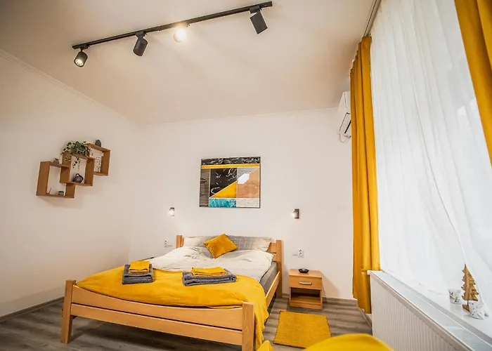 Cent-room Apartment *